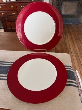 2 Villeroy And Boch Classic Collection Silk Red Dinner Plates
